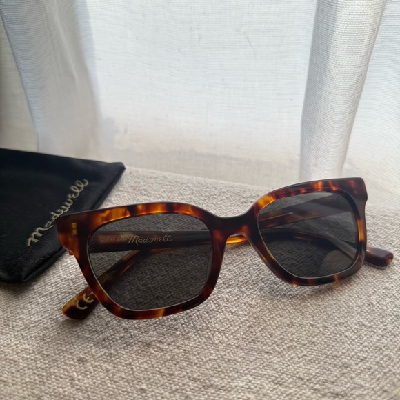 Madewell Accessories - *SOLD* Madewell Pierport Tortoise Shell Sunglasses
